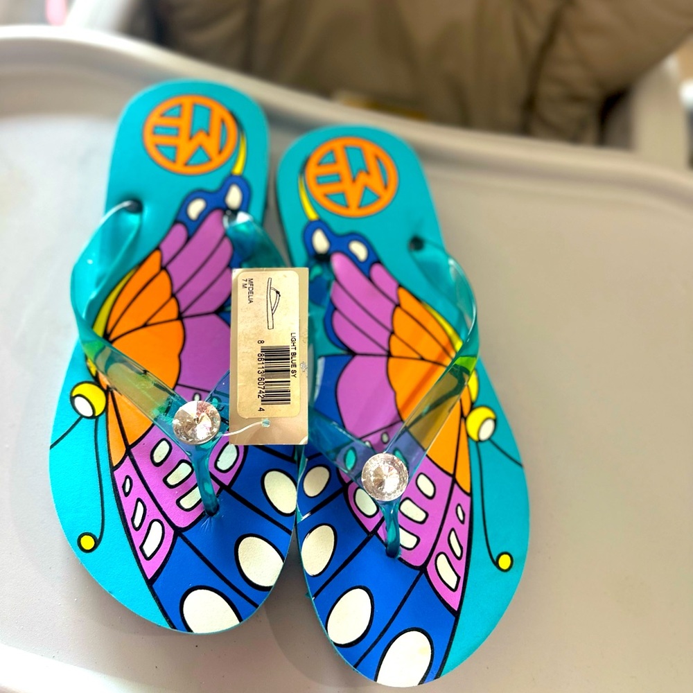 New and never worn flip flap sandals